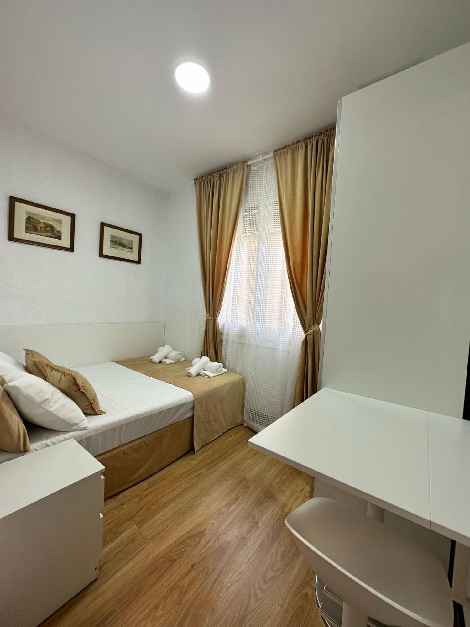 Mi Casa Es Tu Casa Appartement L'Hospitalet de Llobregat Buitenkant foto