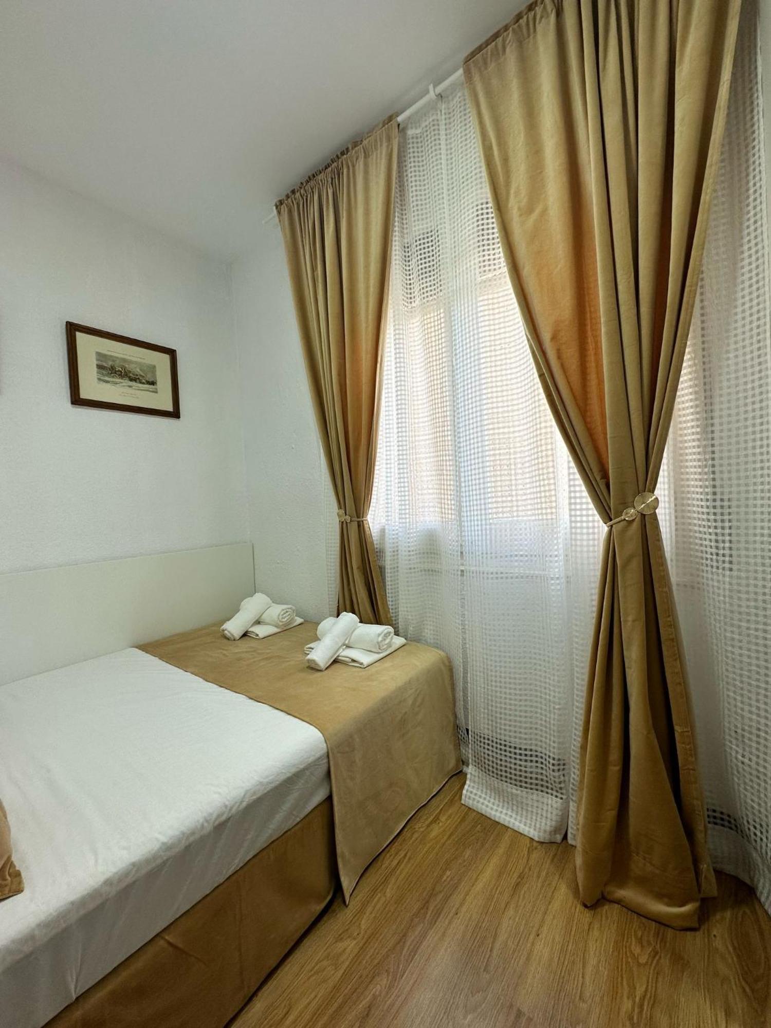 Mi Casa Es Tu Casa Appartement L'Hospitalet de Llobregat Buitenkant foto