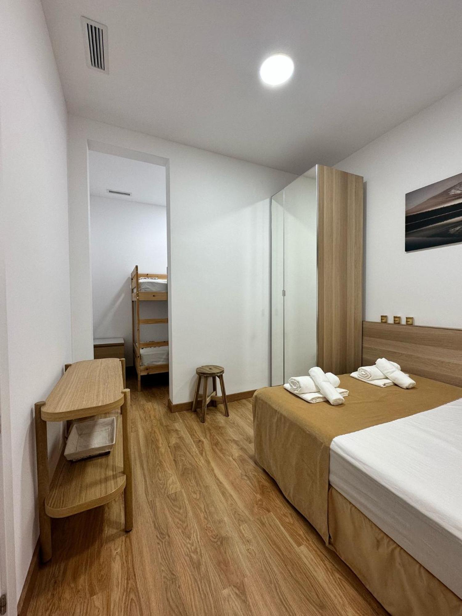 Mi Casa Es Tu Casa Appartement L'Hospitalet de Llobregat Buitenkant foto
